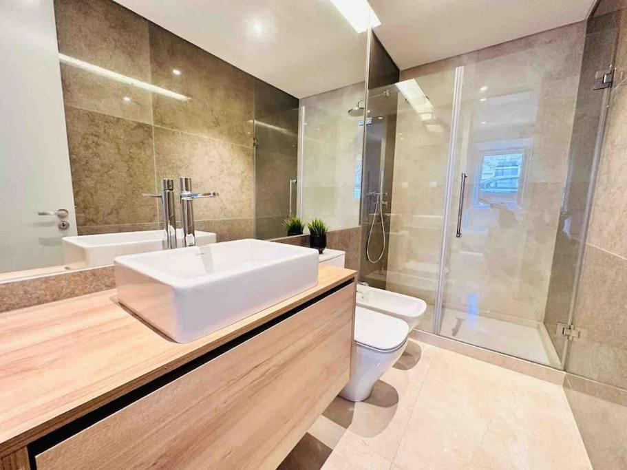 Lisbon Marques De Pombal Top Flat Great Locations City Center B Exteriör bild
